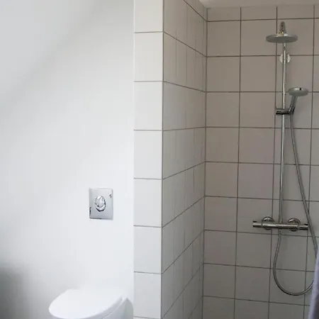 Kaerskovgard - Vaerelser Med Eget Badevaerelse Og Faelles Kokken * Faxe